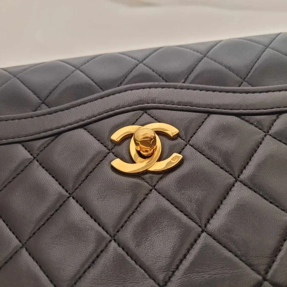 Chanel Black Quilted Leather Shoulder Bag - Picture 11 of 15